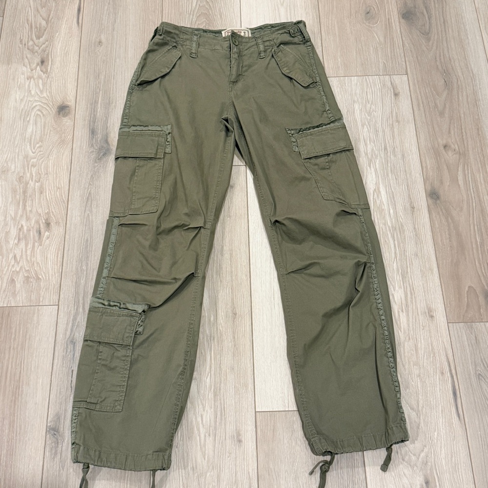 Abercrombie Low Rise cargo pants